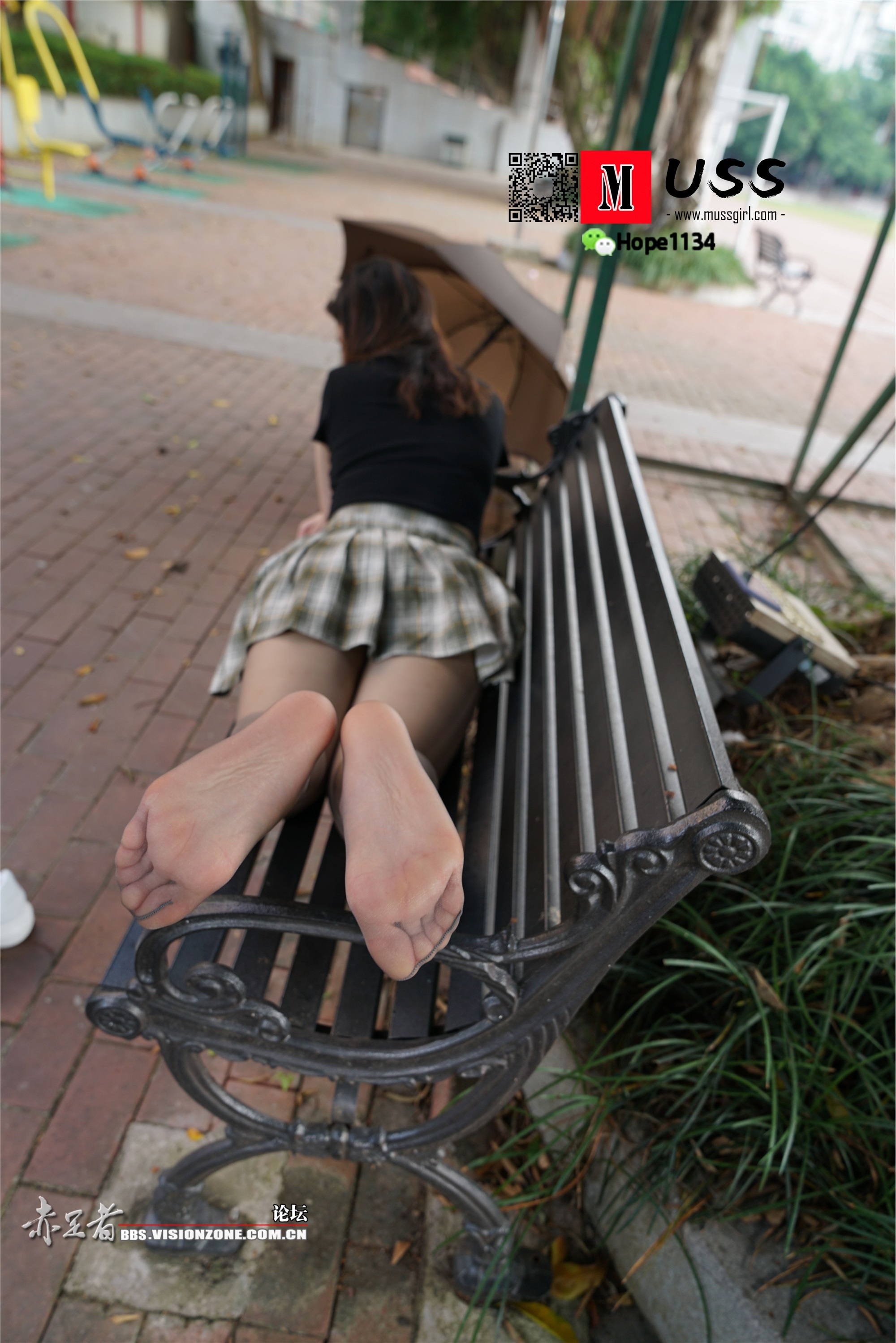 MussGirl慕丝女郎  NO.072 蒙古族舞蹈美少女嫩足灰丝公园写真